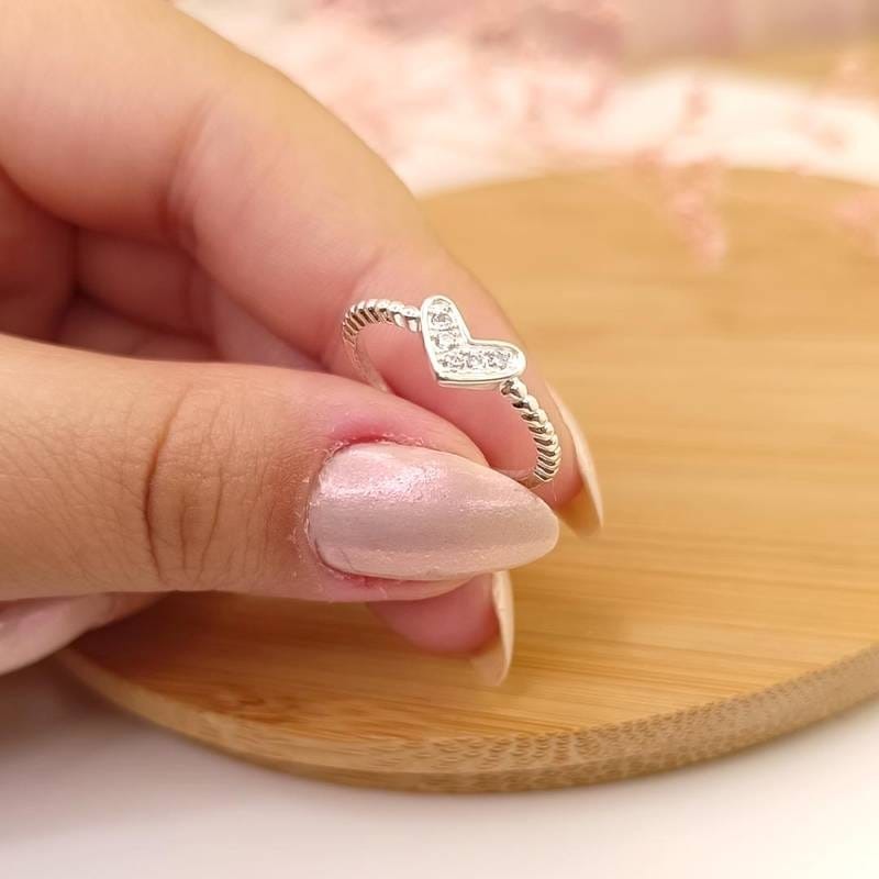 Anillo textura Corazón 🤍 con Piedritas ✨