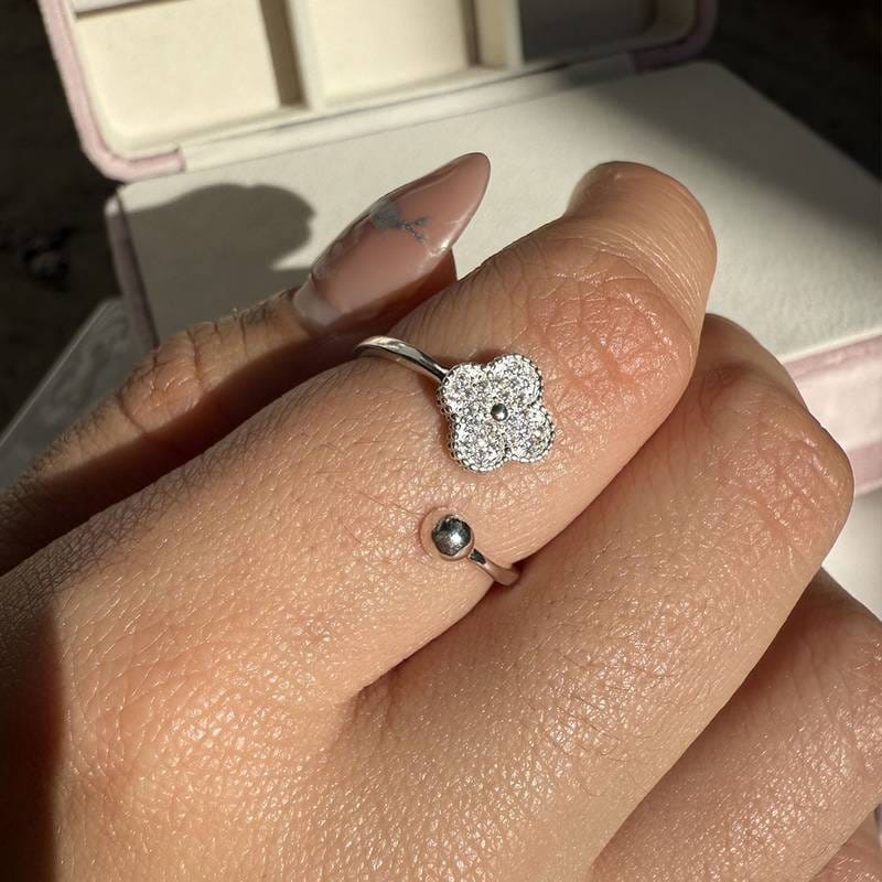 Anillo Falange Florcita 🌸 Piedritas Blancas ✨