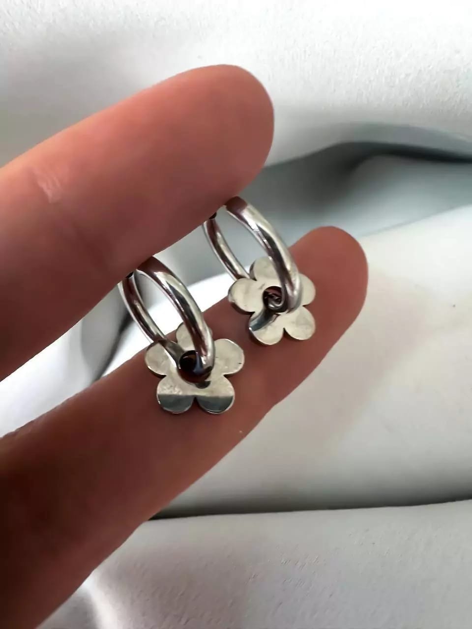 Aros Guinda Florcita 🌸