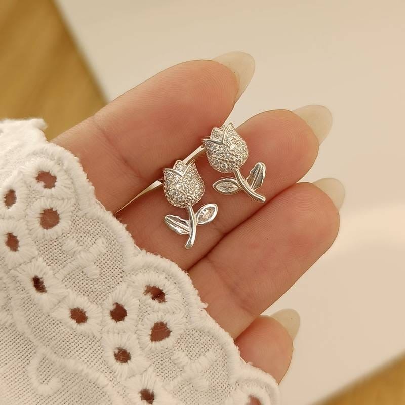 Aros Florcita 🌷con piedras blancas