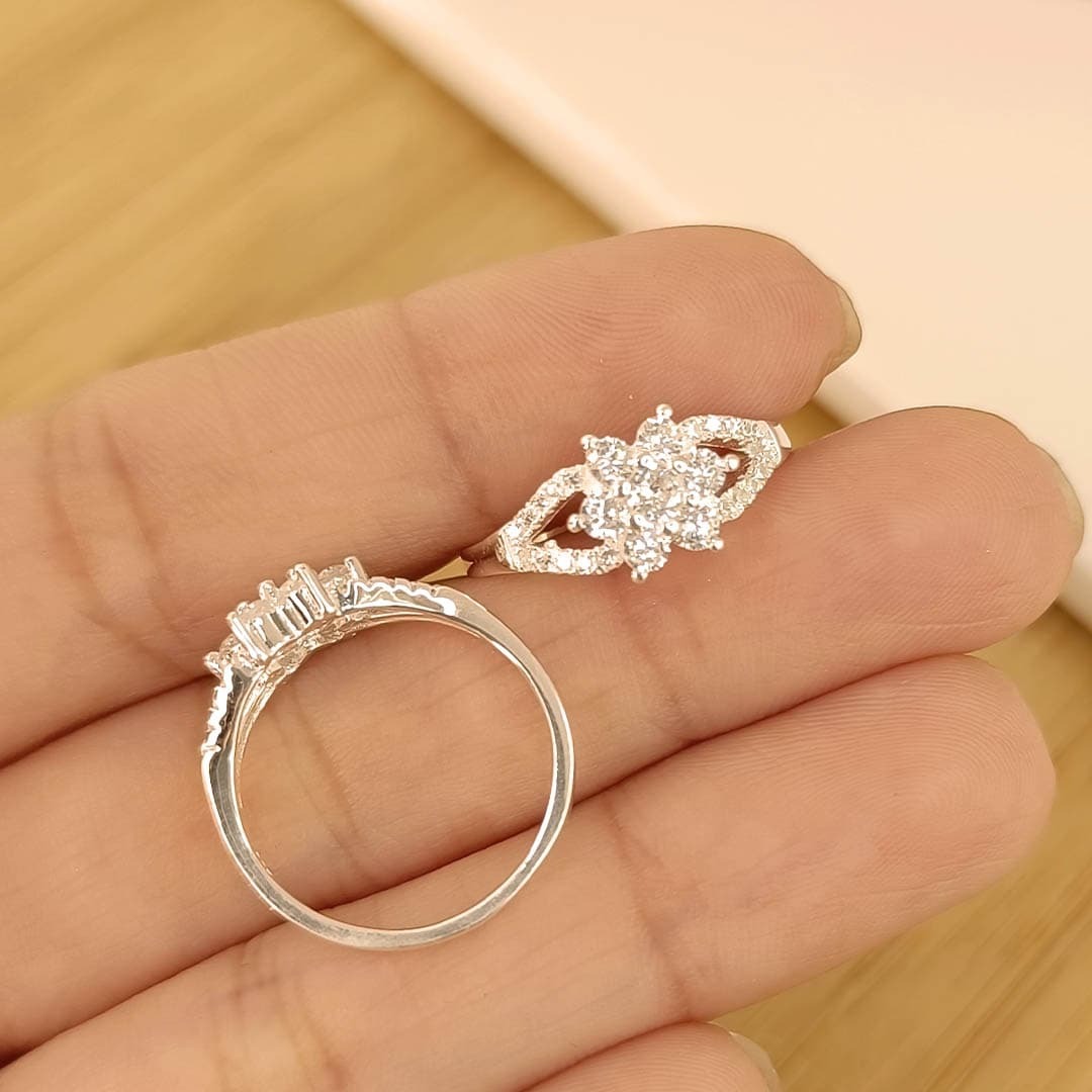 Anillo Flor 🌸 con Piedras ✨