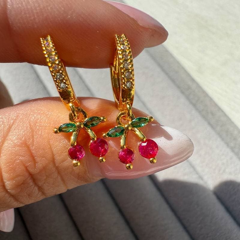 Argollitas Doradas + Dije Mini Cerecitas 🍒