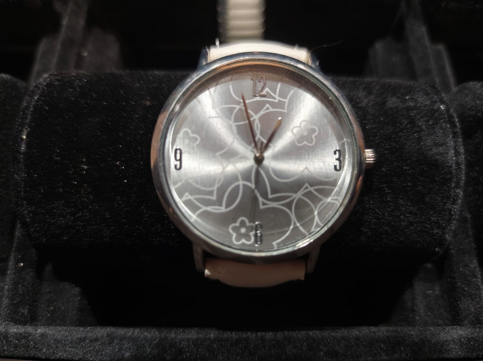 Flower Dial Plateado Grande 4cm